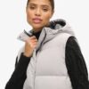 Lång hooded väst med vaddering Lång hooded väst med vaddering