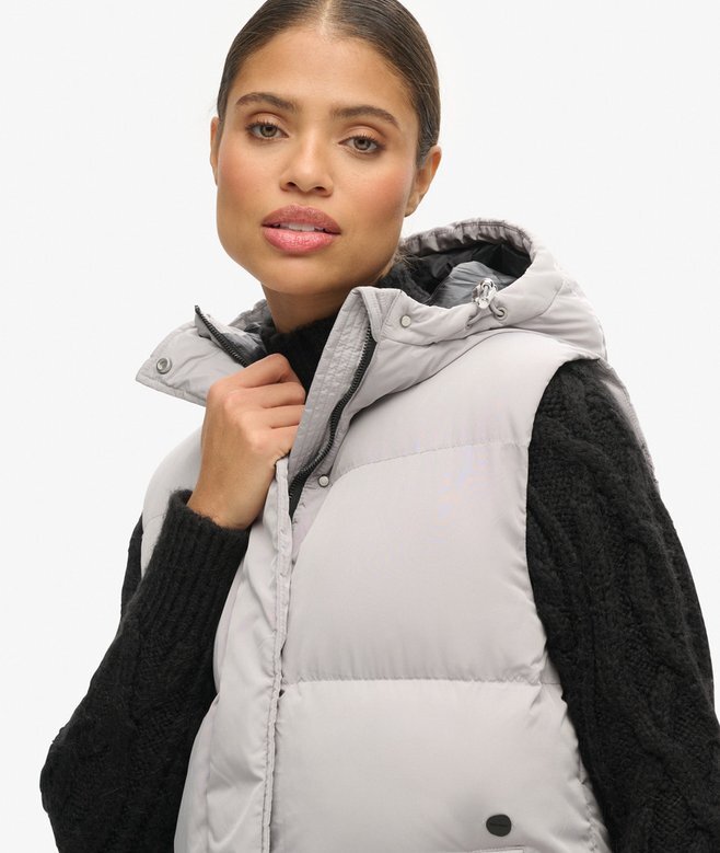 Lång hooded väst med vaddering Lång hooded väst med vaddering