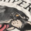 Löst sittande T-shirt med tatueringsmotiv på ryggen Löst sittande T-shirt med tatueringsmotiv på ryggen