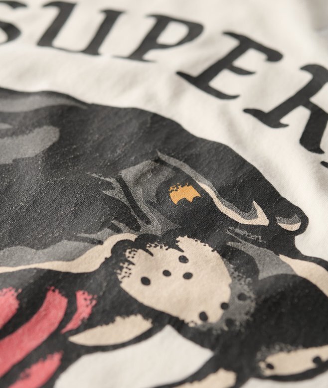 Löst sittande T-shirt med tatueringsmotiv på ryggen Löst sittande T-shirt med tatueringsmotiv på ryggen