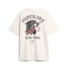 Löst sittande T-shirt med tatueringsmotiv på ryggen Löst sittande T-shirt med tatueringsmotiv på ryggen