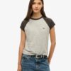 Raglan-T-shirt i Organic Cotton med Essential-logotyp Raglan-T-shirt i Organic Cotton med Essential-logotyp