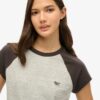 Raglan-T-shirt i Organic Cotton med Essential-logotyp Raglan-T-shirt i Organic Cotton med Essential-logotyp