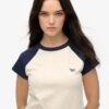 Raglan-T-shirt i Organic Cotton med Essential-logotyp Raglan-T-shirt i Organic Cotton med Essential-logotyp