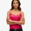 Satin-cami-top med spetskant Satin-cami-top med spetskant