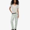 Slub-broderad T-shirt med V-ringning Slub-broderad T-shirt med V-ringning