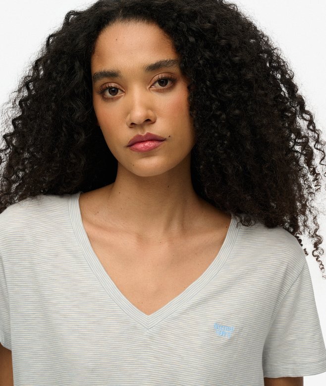 Slub-broderad T-shirt med V-ringning Slub-broderad T-shirt med V-ringning