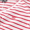 Slub-broderad T-shirt med V-ringning Slub-broderad T-shirt med V-ringning