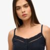 Spets-cami-top med knappar Spets-cami-top med knappar