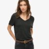 Studios Slub-broderad T-shirt med V-ringning