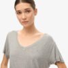 Studios Slub-broderad T-shirt med V-ringning