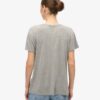 Studios Slub-broderad T-shirt med V-ringning
