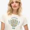 Superdry X Komodo Tiger T-shirt med åtsittande passform Superdry X Komodo Tiger T-shirt med åtsittande passform