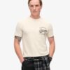 T-shirt med grafiskt tryck på bröstet och kopparetikett T-shirt med grafiskt tryck på bröstet och kopparetikett