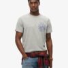 T-shirt med grafiskt tryck på bröstet och kopparetikett T-shirt med grafiskt tryck på bröstet och kopparetikett