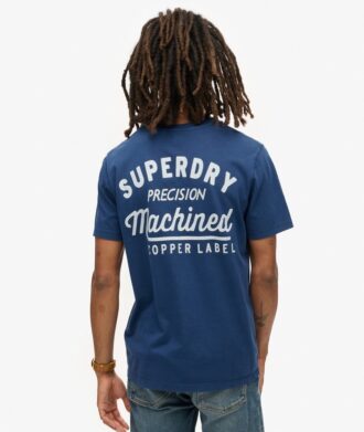 T-shirt med grafiskt tryck på bröstet och kopparetikett