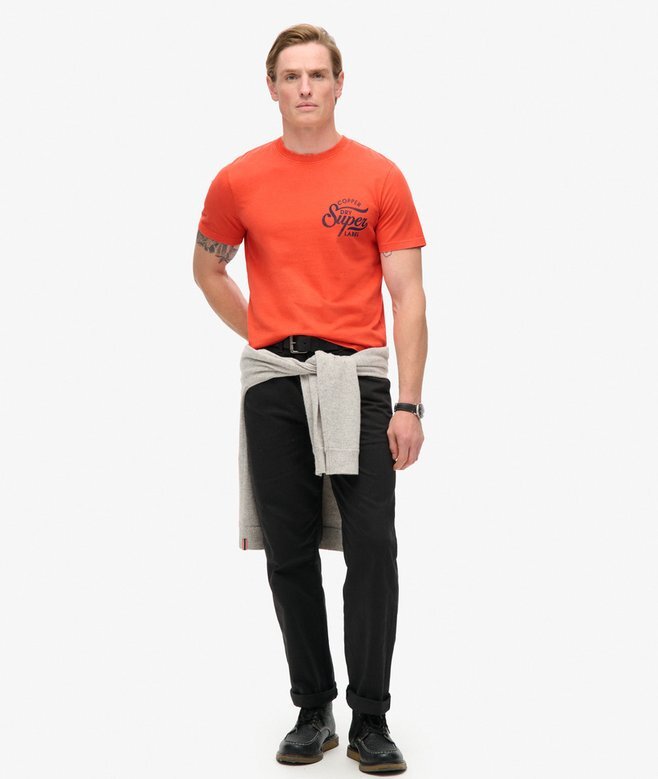 T-shirt med grafiskt tryck på bröstet och kopparetikett T-shirt med grafiskt tryck på bröstet och kopparetikett
