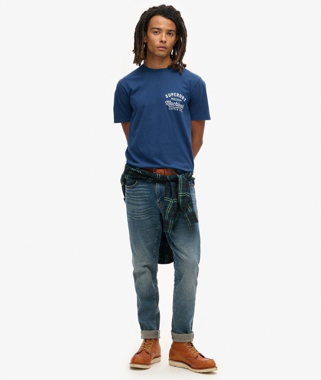 T-shirt med grafiskt tryck på bröstet och kopparetikett T-shirt med grafiskt tryck på bröstet och kopparetikett
