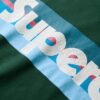 T-shirt med retro-randigt logo