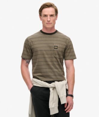 T-shirt med texturerade ränder och ficka