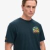 T-shirt med tryck i form av en resevykortskista T-shirt med tryck i form av en resevykortskista