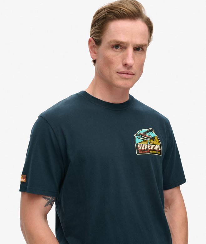 T-shirt med tryck i form av en resevykortskista T-shirt med tryck i form av en resevykortskista