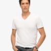 T-shirt med V-ringning och broderat logo i Organic Cotton T-shirt med V-ringning och broderat logo i Organic Cotton