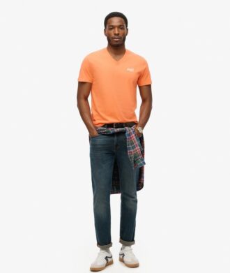 T-shirt med V-ringning och Organic Cotton Essential-logotyp T-shirt med V-ringning och Organic Cotton Essential-logotyp
