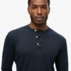 The Merchant Store – Jersey Henley-tröja The Merchant Store – Jersey Henley-tröja